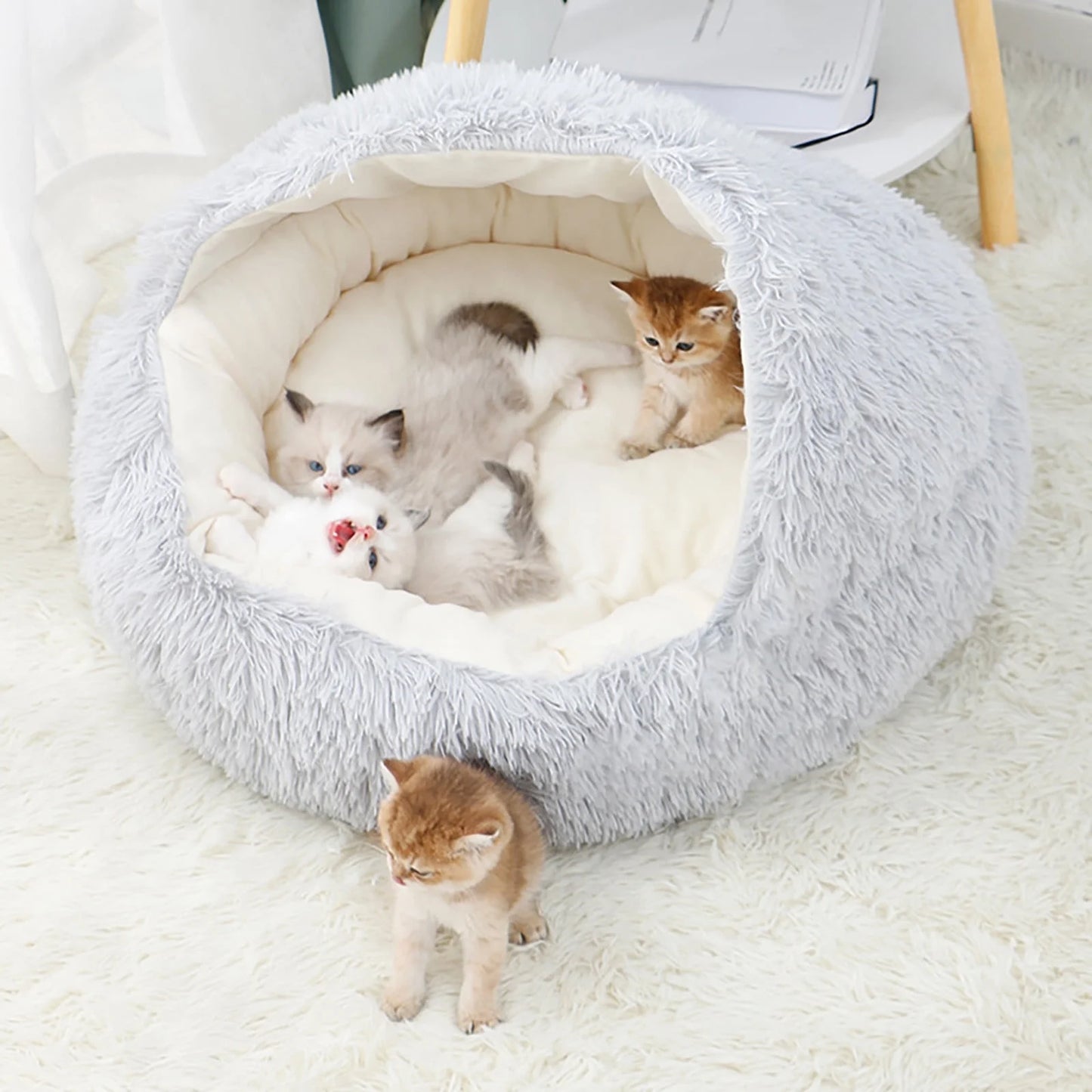 Calming Pet Bed – Hooded Faux Fur Cave for Small Dogs & Cats (Up to 11 lbs / ≈5 kg)